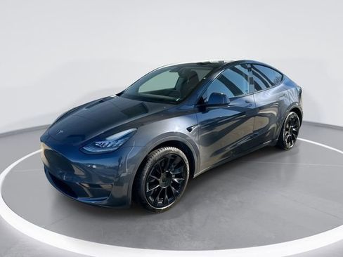 Used 2022 Tesla Model Y Long Range image 1