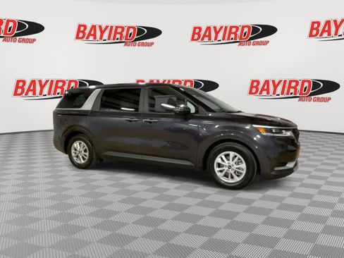 Used 2023 Kia Carnival LX image 2