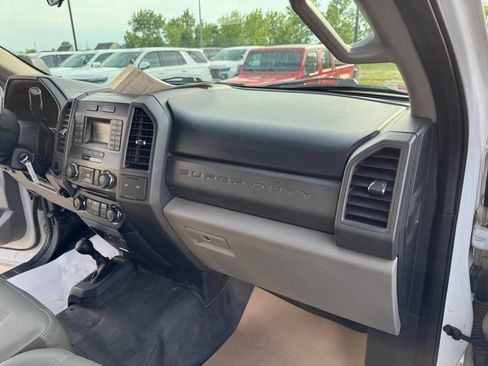 Used 2017 Ford F550 4x4 Regular Cab Super Duty image 22