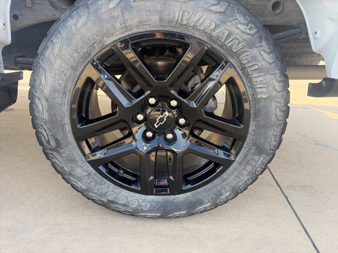 Used 2022 Chevrolet Silverado 1500 Custom Trail Boss AWD/4WD image 25