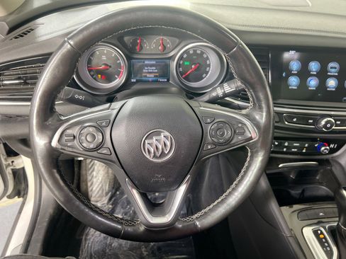Used 2018 Buick Regal Essence w/ Driver Confidence Package #1 image 11