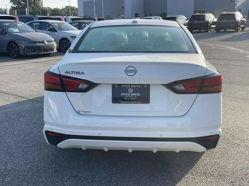 Used 2025 Nissan Altima 2.5 SV FWD image 5