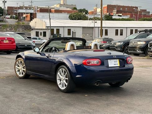 Used 2010 MAZDA MX-5 Miata Grand Touring w/ Premium Pkg RWD image 4