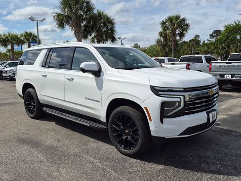 New 2026 Chevrolet Suburban LT w/ Comfort Package AWD/4WD image 9