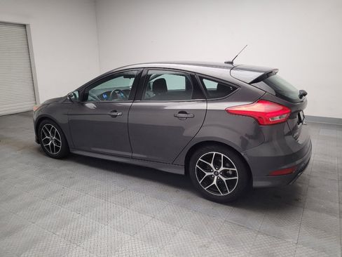 Used 2016 Ford Focus SE w/ SE Sport Package FWD image 3