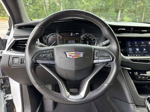 Used 2025 Cadillac XT6 Luxury FWD image 15