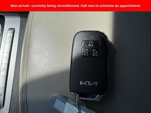 Used 2022 Kia Carnival LX FWD image 28