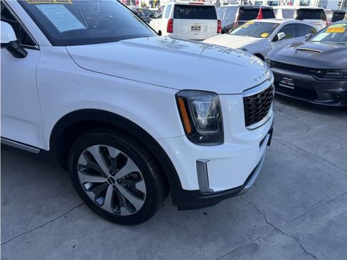 Used 2022 Kia Telluride EX w/ EX Premium Package FWD image 7