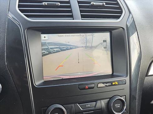 Used 2018 Ford Explorer XLT w/ Equipment Group 201A image 14