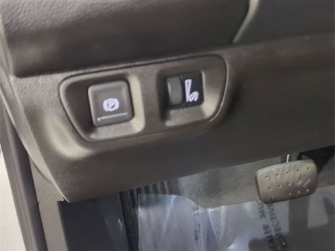 Certified 2023 GMC Acadia SLE image 18