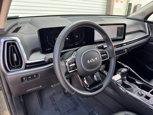 Used 2025 Kia Sorento SX AWD/4WD image 14