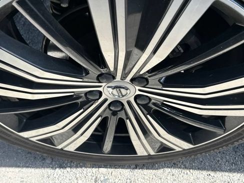 Used 2023 Volvo XC60 B5 Plus AWD/4WD image 6