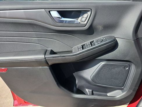 New 2025 Ford Escape SE image 28