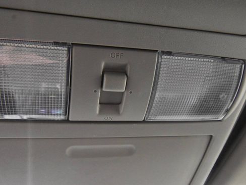 Used 2025 Nissan Frontier SV w/ SV Convenience Package RWD image 23