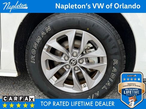 Used 2024 Toyota Sienna LE image 7