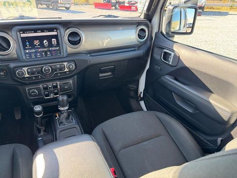 Used 2019 Jeep Wrangler Unlimited Sahara image 15