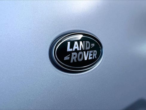 Used 2025 Land Rover Defender 90 S image 31