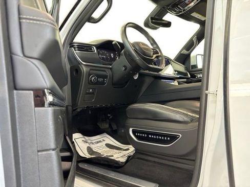 Used 2022 Jeep Grand Wagoneer Series I AWD/4WD image 8
