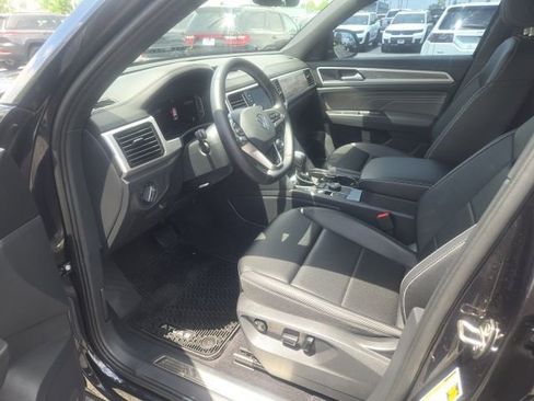 Used 2023 Volkswagen Atlas Cross Sport SE w/ Black Wheel Package AWD/4WD image 16
