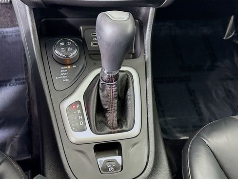 Used 2017 Jeep Cherokee Trailhawk w/ Comfort/Convenience Group image 10