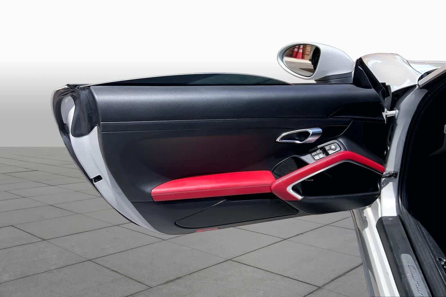 Used 2021 Porsche 718 Cayman RWD image 17