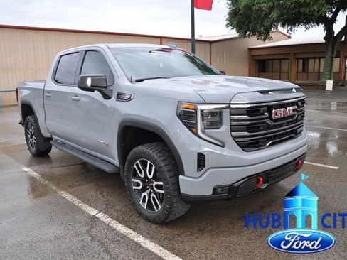 Used 2024 GMC Sierra 1500 AT4 w/ Technology Package AWD/4WD image 7
