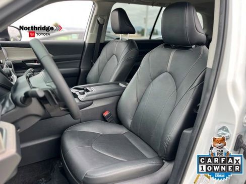 Used 2024 Toyota Grand Highlander AWD image 15