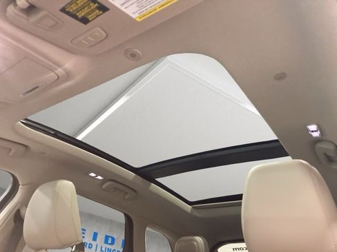 Used 2025 Lincoln Corsair Reserve image 22