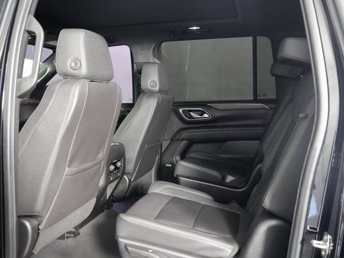 Used 2023 Chevrolet Suburban LT w/ LT Signature Package RWD image 10