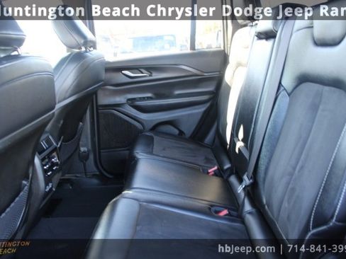Used 2023 Jeep Grand Cherokee Altitude image 44