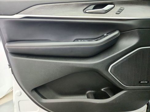 Used 2023 Jeep Grand Cherokee 4WD 4xe image 28