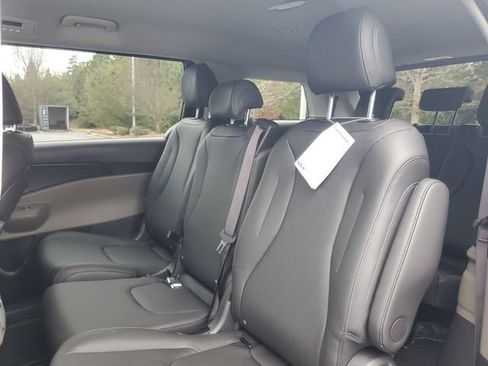 New 2026 Kia Carnival LXS image 10