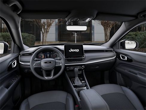 New 2026 Jeep Compass Latitude image 14