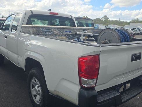 Used 2017 Toyota Tacoma SR RWD image 5
