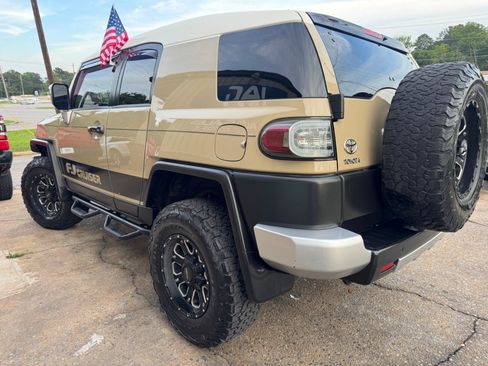 Used 2014 Toyota FJ Cruiser 2WD w/ Upgrade Package image 7