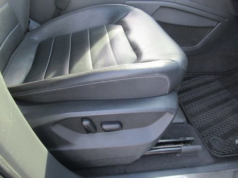 Used 2019 Volkswagen Atlas SEL Premium image 22