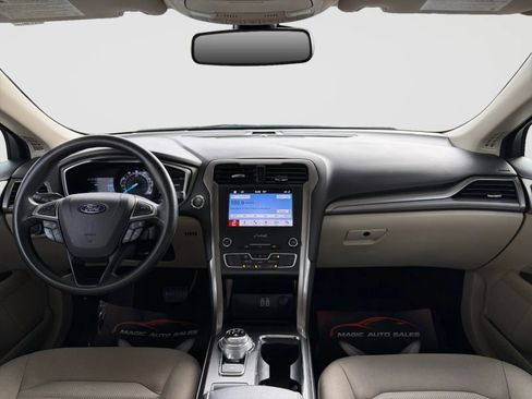 Used 2019 Ford Fusion SE FWD image 22