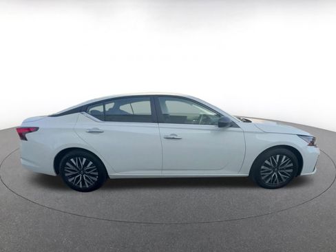 Used 2025 Nissan Altima 2.5 SV FWD image 16
