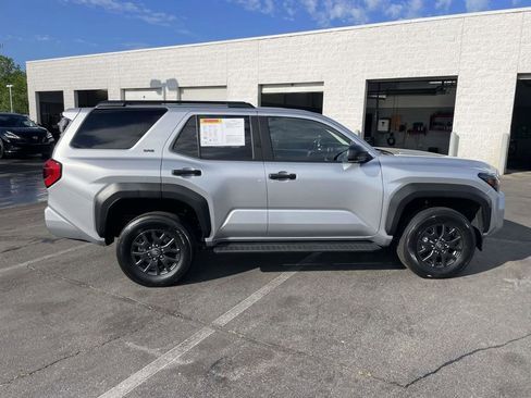 Used 2025 Toyota 4Runner SR5 AWD/4WD image 11