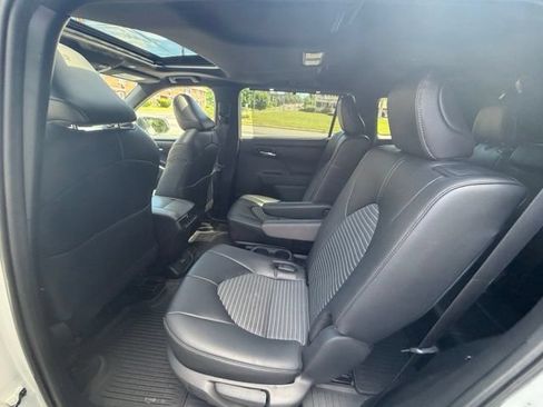 Used 2024 Toyota Highlander XSE AWD/4WD image 17