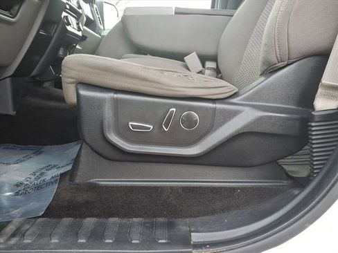 Used 2017 Ford F150 XLT w/ Equipment Group 302A Luxury AWD/4WD image 18