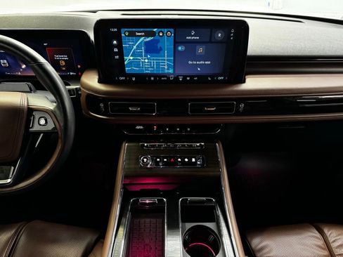 Used 2025 Lincoln Aviator Reserve w/ Equipment Group 201A image 16