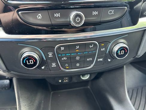 Used 2020 Chevrolet Traverse LT w/ LT Premium Package FWD image 31