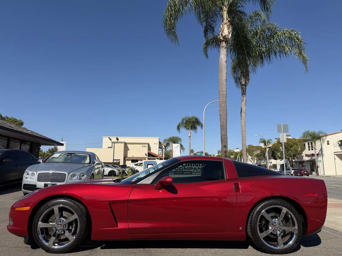 Used 2009 Chevrolet Corvette Coupe w/ Preferred Equipment Group RWD image 2