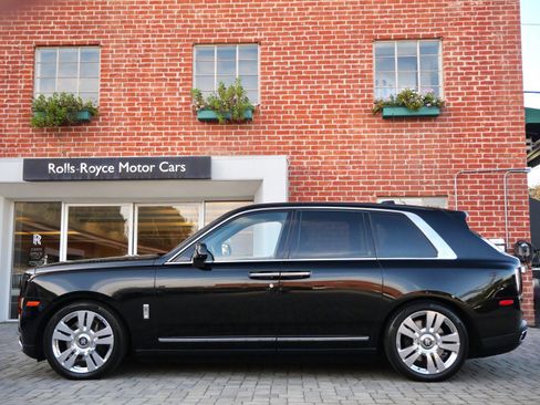Used 2019 Rolls-Royce Cullinan image 3
