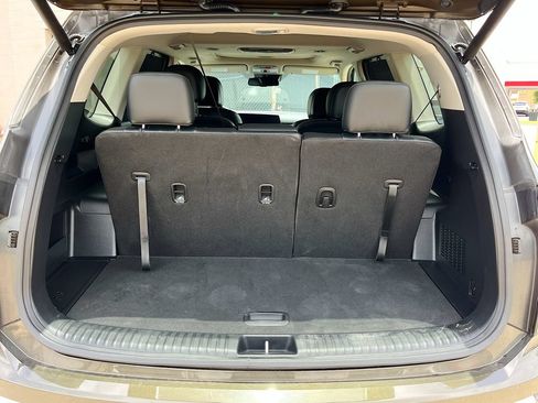 Used 2024 Kia Telluride EX w/ EX Captain's Chair Package FWD image 29