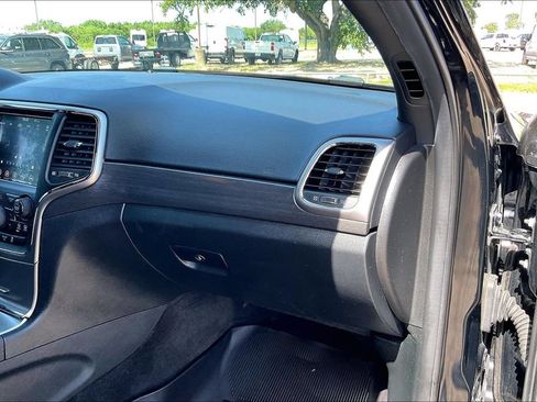 Used 2018 Jeep Grand Cherokee Altitude RWD image 23