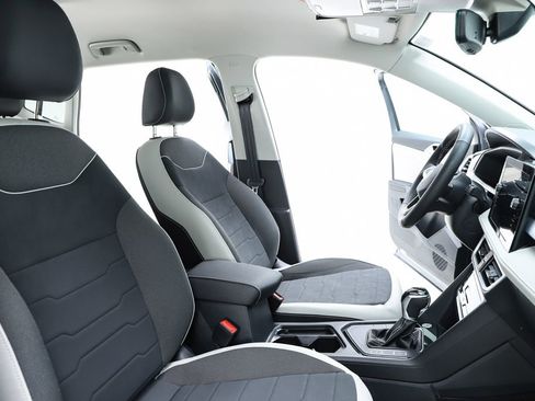 New 2026 Volkswagen Taos SE image 72