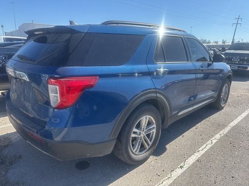 Used 2022 Ford Explorer XLT w/ Equipment Group 202A image 5