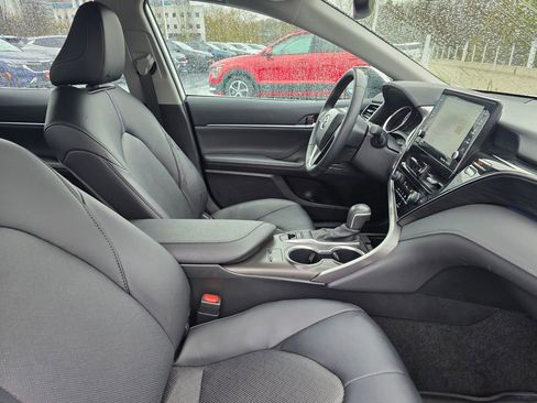 Used 2024 Toyota Camry XLE FWD image 10